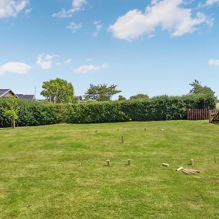 בית נופש Lovely In With Wifi Mesinge