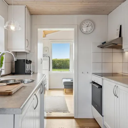 בית נופש Lovely In With Wifi Mesinge